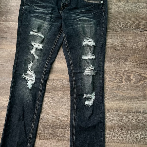 Almost famous jeans woman’s size 13 pre owned great condition - Picture 2 of 6